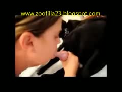 In the family area, a pretty amateur wife who loves to have sex with her dig while eating big mangos